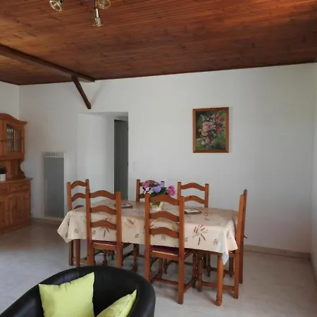 Traditionnel Renove Avec Jardin Clos Et Wi-fi, 3 Chambres, Proche De La Garnache, Vendee. - Fr-1-426-195 *