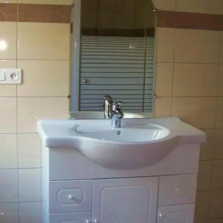 Traditionnel Renove Avec Jardin Clos Et Wi-fi, 3 Chambres, Proche De La Garnache, Vendee. - Fr-1-426-195 * La Garnache