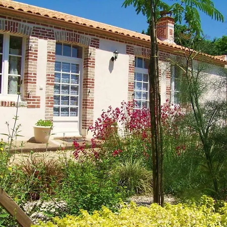 Traditionnel Renove Avec Jardin Clos Et Wi-fi, 3 Chambres, Proche De La Garnache, Vendee. - Fr-1-426-195 Landhaus *
