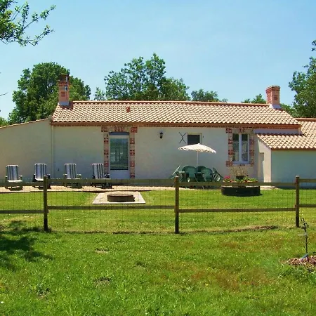 Traditionnel Renove Avec Jardin Clos Et Wi-fi, 3 Chambres, Proche De La Garnache, Vendee. - Fr-1-426-195 Holiday home