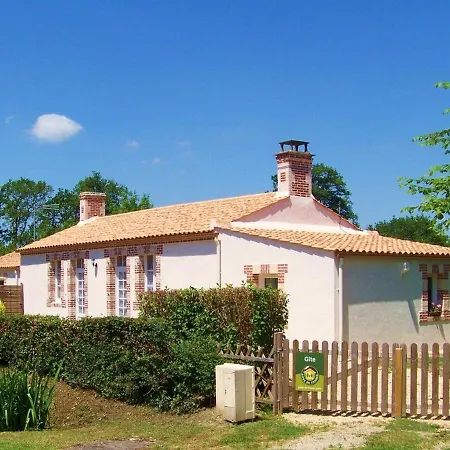 Traditionnel Renove Avec Jardin Clos Et Wi-fi, 3 Chambres, Proche De La Garnache, Vendee. - Fr-1-426-195 Holiday home La Garnache