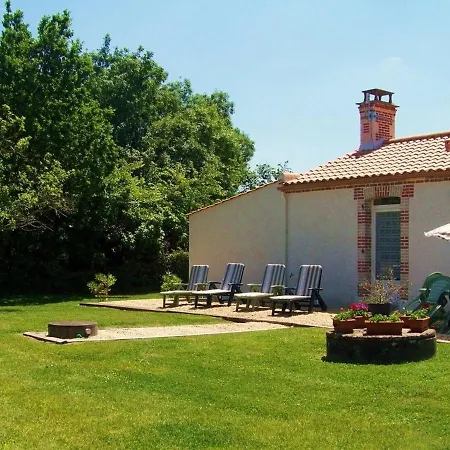 Hébergement de vacances Traditionnel Rénové Avec Jardin Clos Et Wi-fi, 3 Chambres, Proche De La Garnache, Vendée. - Fr-1-426-195