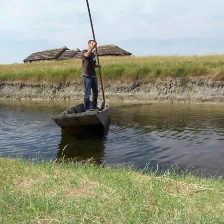 Traditionnel Rénové Avec Jardin Clos Et Wi-fi, 3 Chambres, Proche De La Garnache, Vendée. - Fr-1-426-195