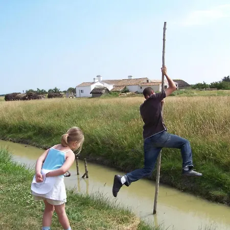 Traditionnel Rénové Avec Jardin Clos Et Wi-fi, 3 Chambres, Proche De La Garnache, Vendée. - Fr-1-426-195 Hébergement de vacances