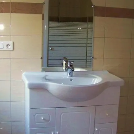 Traditionnel Renove Avec Jardin Clos Et Wi-fi, 3 Chambres, Proche De La Garnache, Vendee. - Fr-1-426-195 بيت للعطل