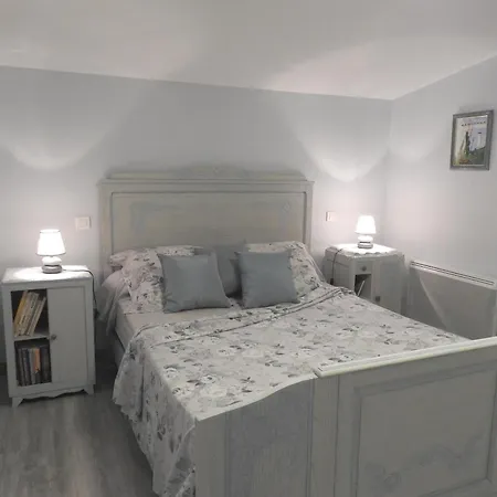 Traditionnel Renove Avec Jardin Clos Et Wi-fi, 3 Chambres, Proche De La Garnache, Vendee. - Fr-1-426-195