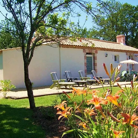 Landhaus Traditionnel Renove Avec Jardin Clos Et Wi-fi, 3 Chambres, Proche De La Garnache, Vendee. - Fr-1-426-195 *