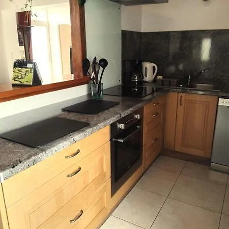 Traditionnel Rénové Avec Jardin Clos Et Wi-fi, 3 Chambres, Proche De La Garnache, Vendée. - Fr-1-426-195 La Garnache