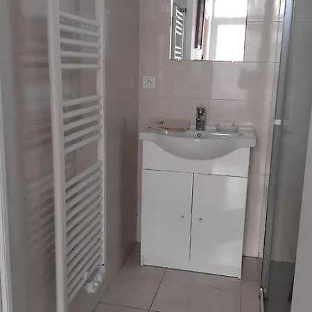 Hébergement de vacances Traditionnel Rénové Avec Jardin Clos Et Wi-fi, 3 Chambres, Proche De La Garnache, Vendée. - Fr-1-426-195 *