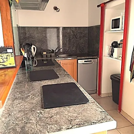 Traditionnel Rénové Avec Jardin Clos Et Wi-fi, 3 Chambres, Proche De La Garnache, Vendée. - Fr-1-426-195 *