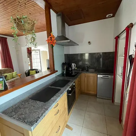 Traditionnel Renove Avec Jardin Clos Et Wi-fi, 3 Chambres, Proche De La Garnache, Vendee. - Fr-1-426-195 La Garnache
