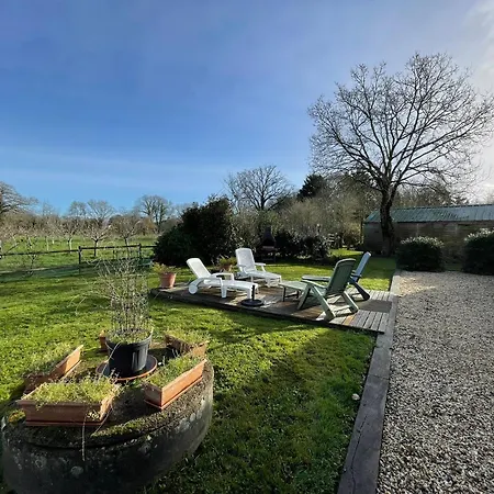 Traditionnel Rénové Avec Jardin Clos Et Wi-fi, 3 Chambres, Proche De La Garnache, Vendée. - Fr-1-426-195 *