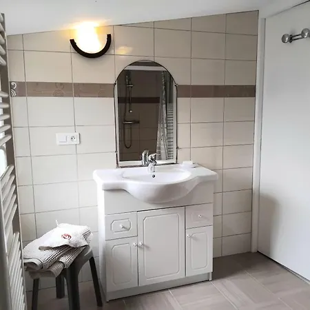 Traditionnel Rénové Avec Jardin Clos Et Wi-fi, 3 Chambres, Proche De La Garnache, Vendée. - Fr-1-426-195 La Garnache