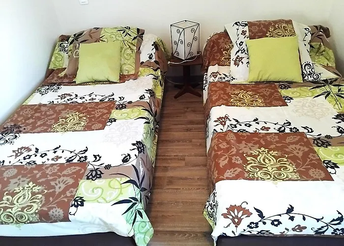 Traditionnel Rénové Avec Jardin Clos Et Wi-fi, 3 Chambres, Proche De La Garnache, Vendée. - Fr-1-426-195