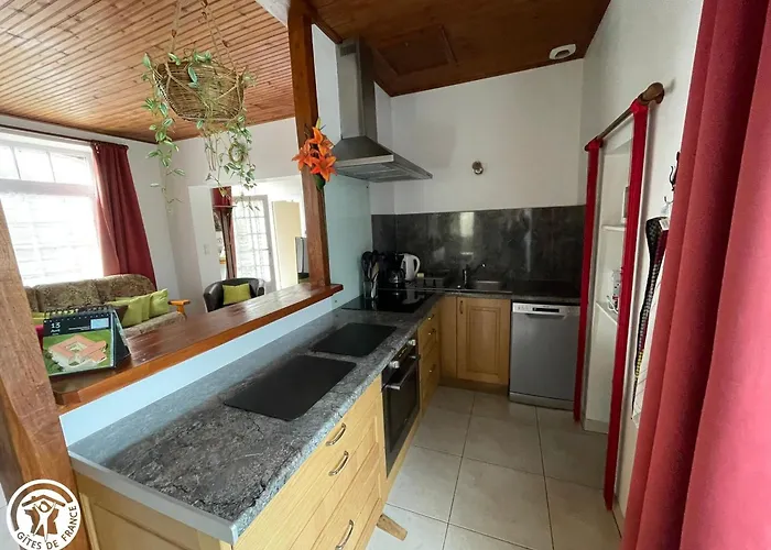 Traditionnel Rénové Avec Jardin Clos Et Wi-fi, 3 Chambres, Proche De La Garnache, Vendée. - Fr-1-426-195 La Garnache