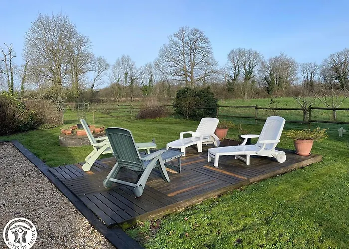 Traditionnel Rénové Avec Jardin Clos Et Wi-fi, 3 Chambres, Proche De La Garnache, Vendée. - Fr-1-426-195 La Garnache