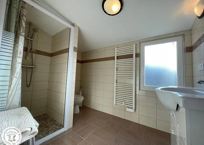 Traditionnel Rénové Avec Jardin Clos Et Wi-fi, 3 Chambres, Proche De La Garnache, Vendée. - Fr-1-426-195